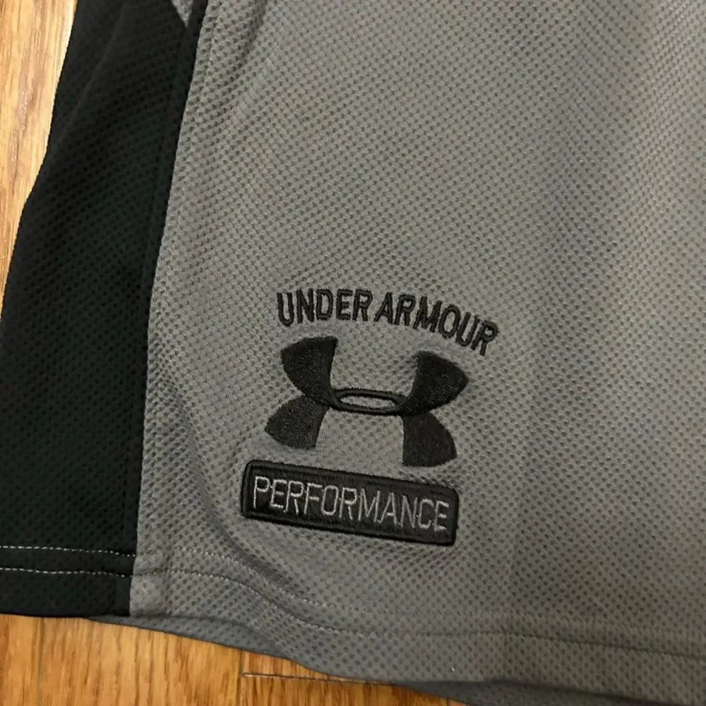 Under Armour Performance Shorts - Picture 3 of 5